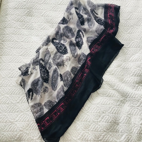 Large gorgeous scarf in black, white and red with paisley pattern 92 x 129cm - Picture 5 of 5